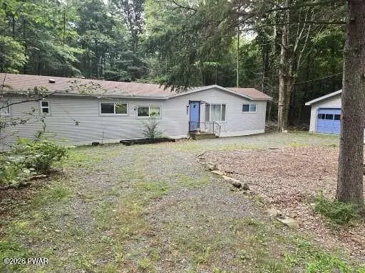 22 Aspen DR, Newfoundland, PA 18445