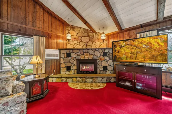 1040 Delaware DR, Matamoras, PA 18336