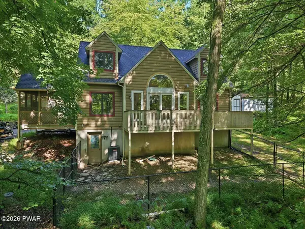 126 Winterberry DR, Milford, PA 18337