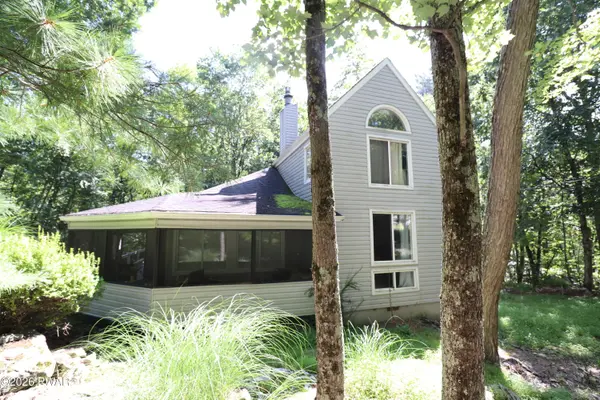 184 Falling Waters BLVD, Lackawaxen, PA 18435