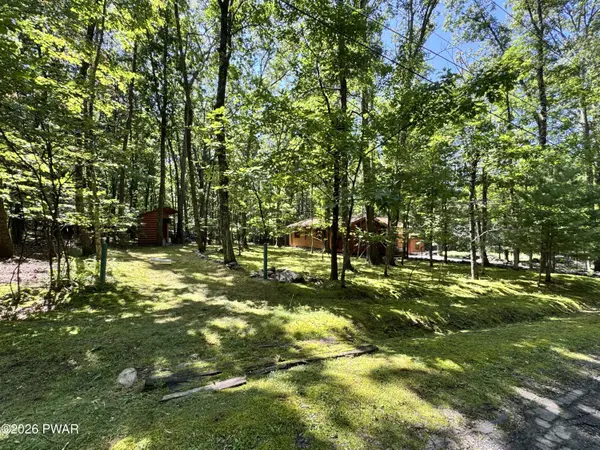 131 Deer Park LN, Hawley, PA 18428