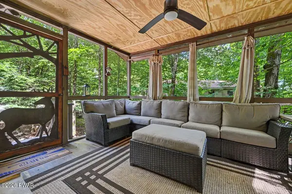 8 Deerfield CT, Lake Ariel, PA 18436