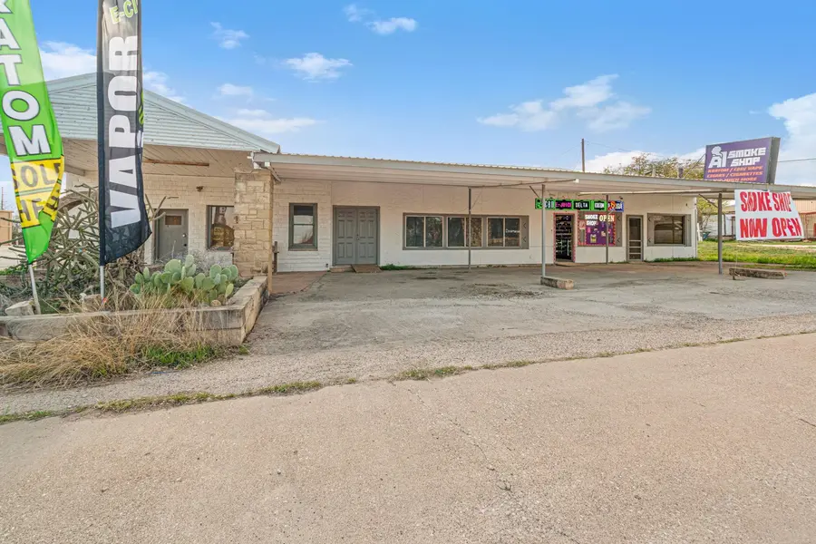 106 S 4Th St, Lometa, TX 76853