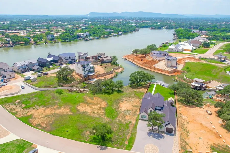 11 LEGENDARY ESTATES DR, Kingsland, TX 78639