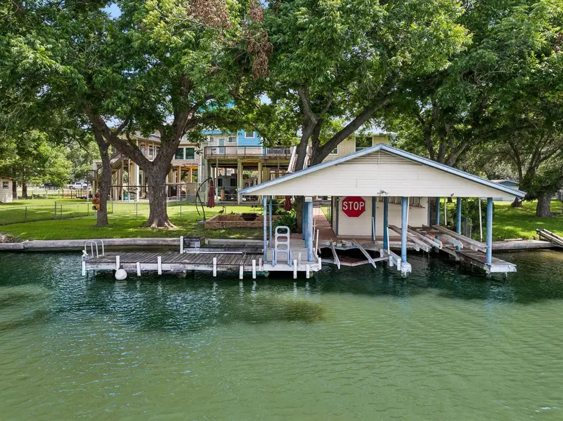 160 Lakeside DR, Seguin, TX 78155
