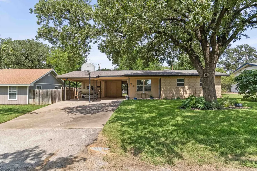 448 Elm DR, Kingsland, TX 78639