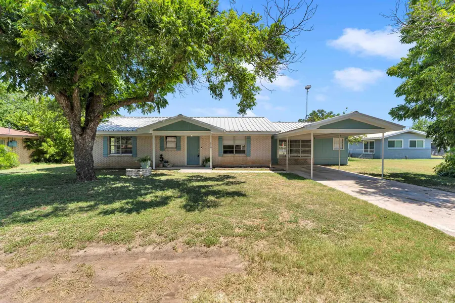 210 Robin RD, Highland Haven, TX 78654