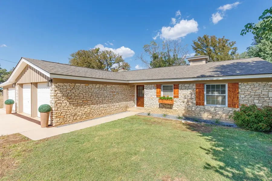 142 Lakeshore Dr, Horseshoe Bay, TX 78657