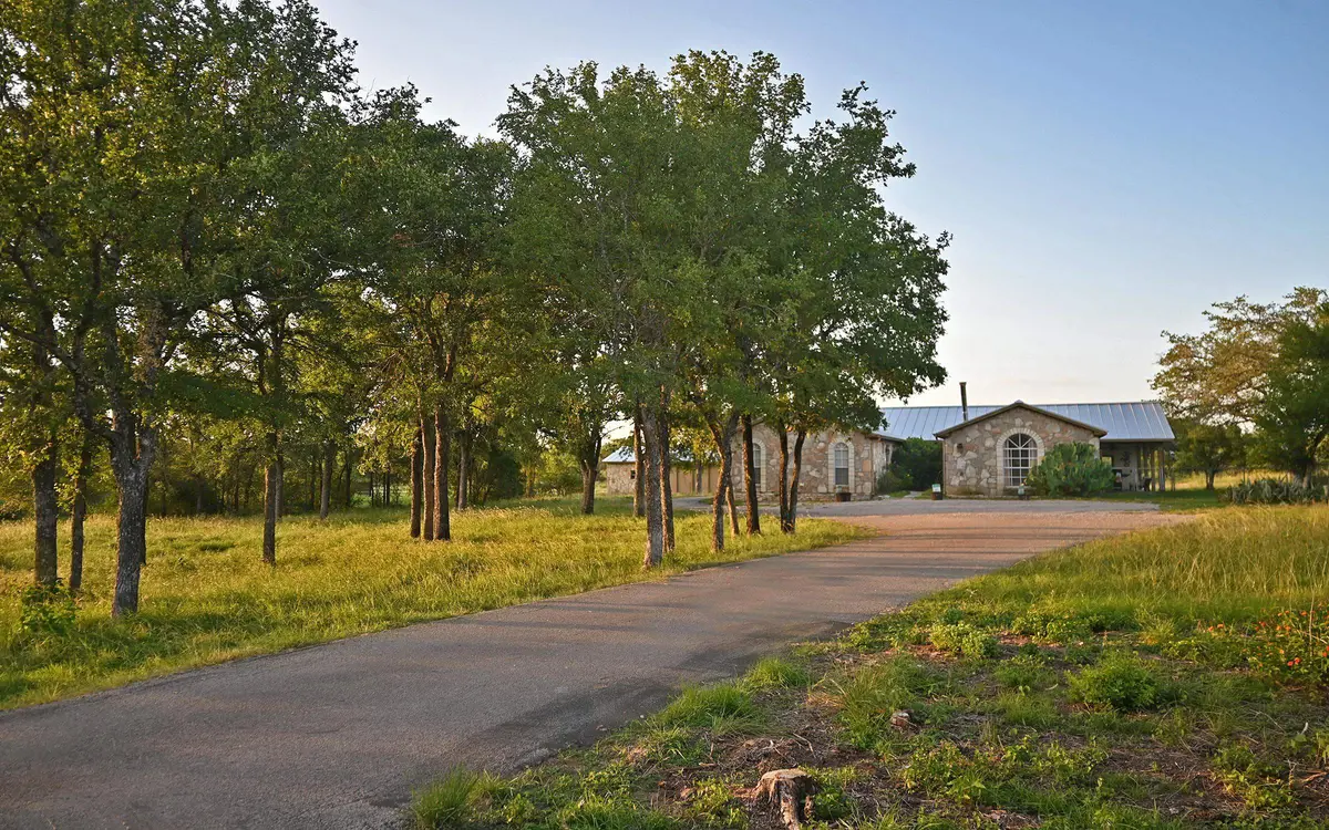 101 Stadium View Dr, Marble Falls, TX 78654