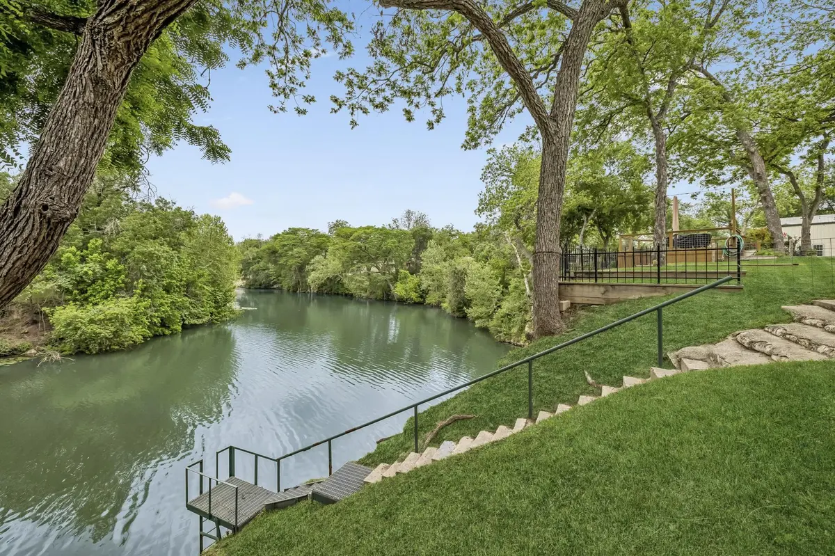 900 Boenig ST, Seguin, TX 78155