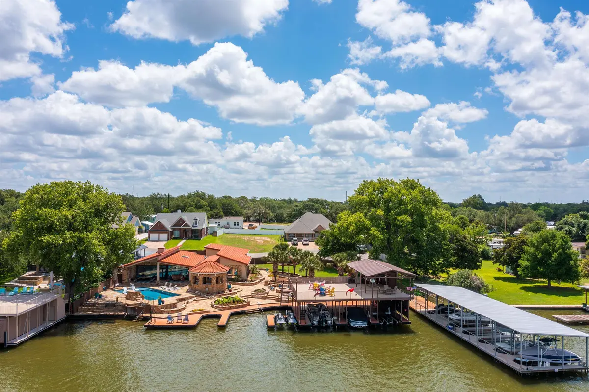 136 Hidden Oaks Dr, Kingsland, TX 78639
