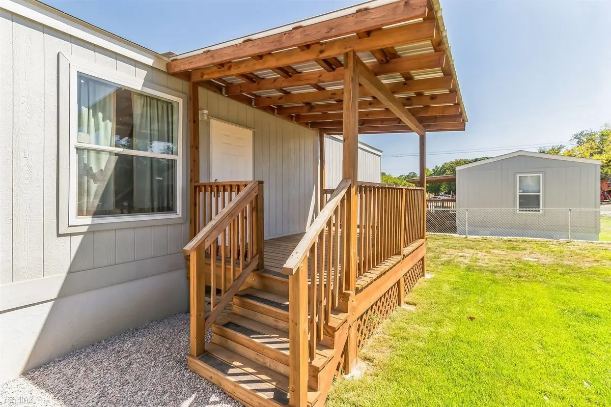 109 E Briar DR, Granite Shoals, TX 78654
