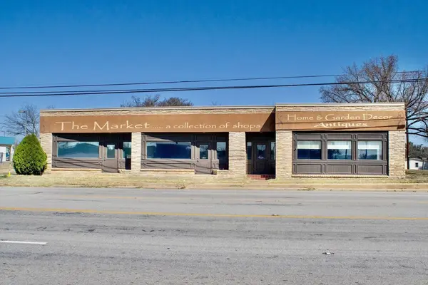 301 W Young ST, Llano, TX 78643