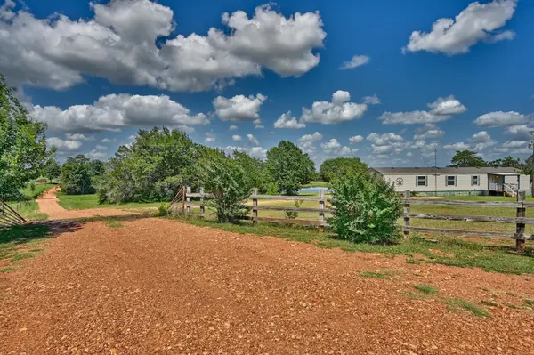 1362 CR 207, Out Of Area, TX 78942