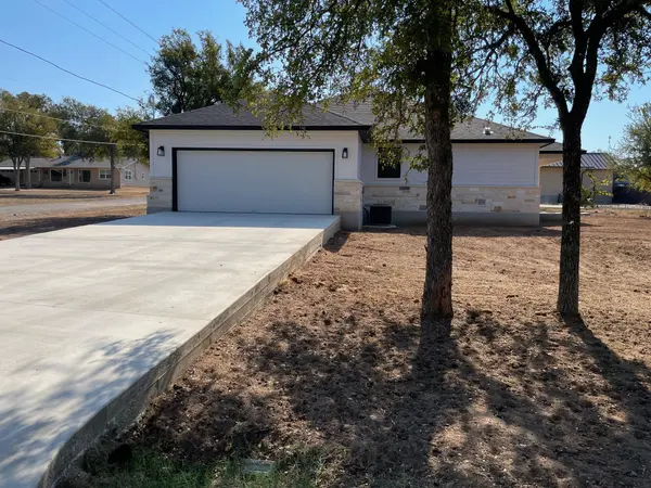 1502 Green Valley LN, Granite Shoals, TX 78669-4540
