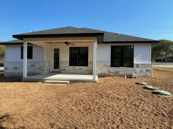 1502 Green Valley LN, Granite Shoals, TX 78669-4540