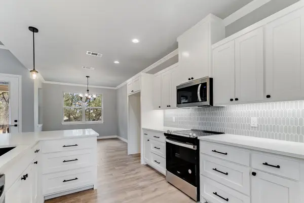 914 W Oakridge DR, Marble Falls, TX 78654