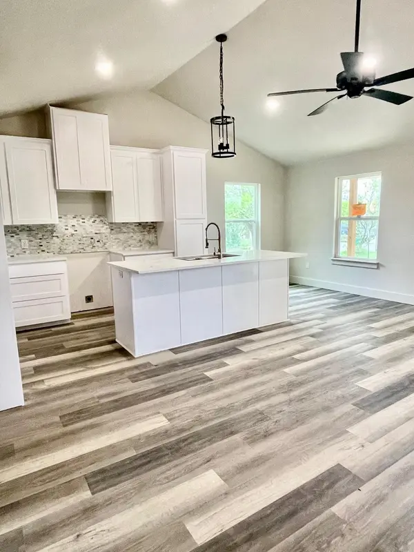 806 E Brown ST, Llano, TX 78643