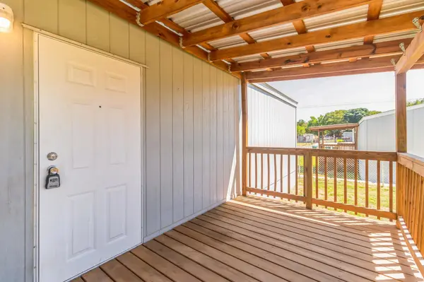 105 E Briar DR, Granite Shoals, TX 78654