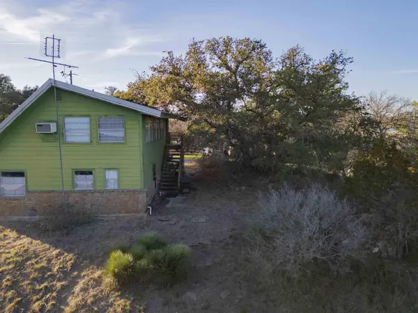 185 Roadrunner LN, Burnet, TX 78611
