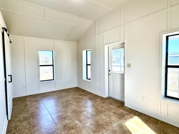 306 N West St., Burnet, TX 78611
