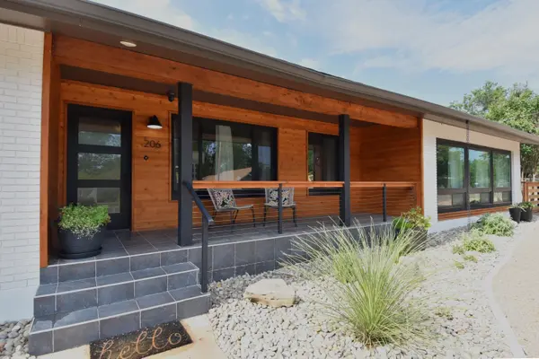 206 E Wallace ST, Llano, TX 78643