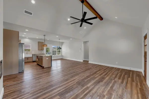 160 Stonecastle DR, Granite Shoals, TX 78654