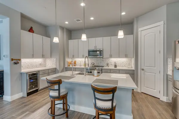 300 Tuscan Dr, Horseshoe Bay, TX 78657