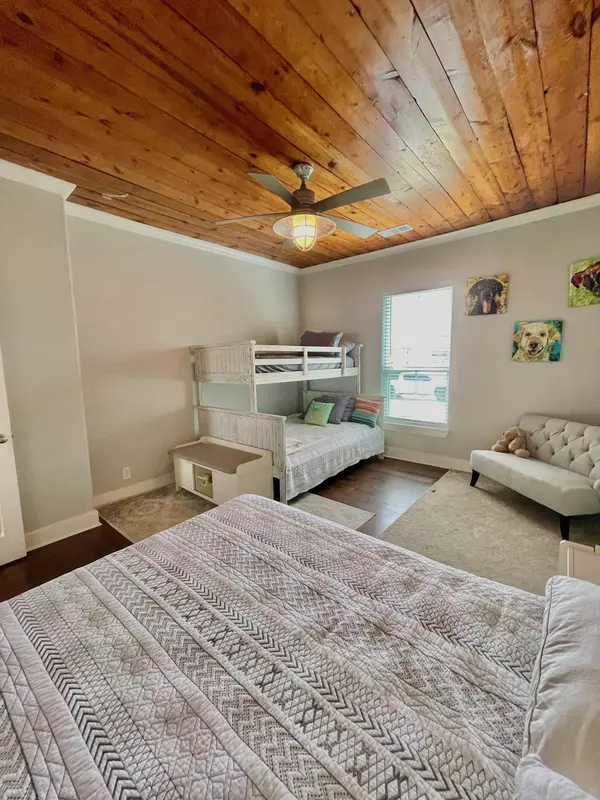 1408 Ford ST, Llano, TX 78643