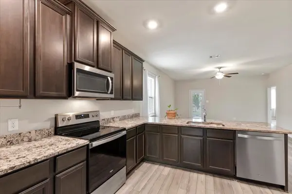 321 Freedom Park Ave, Liberty Hill, TX 78642