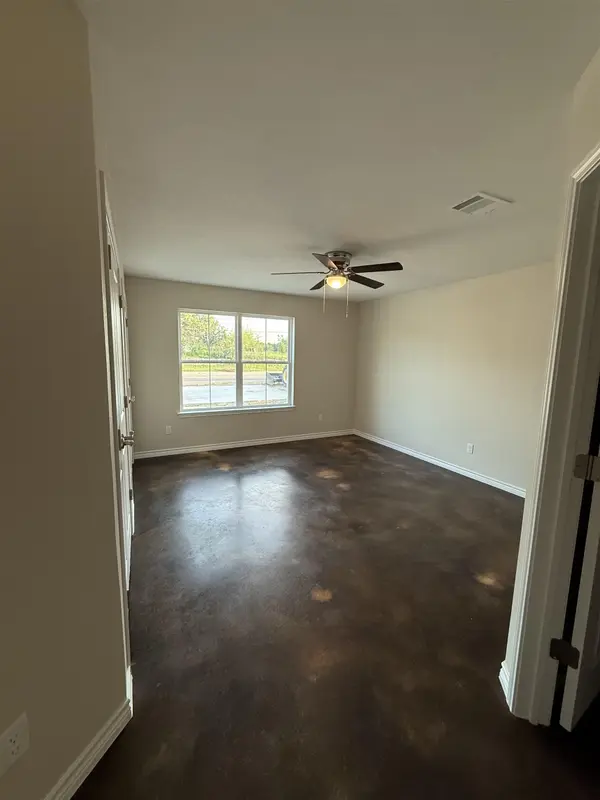 1710 E Avenue J, Lampasas, TX 76550