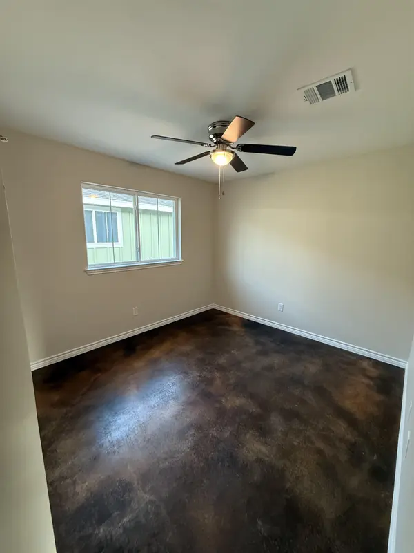1710 E Avenue J, Lampasas, TX 76550