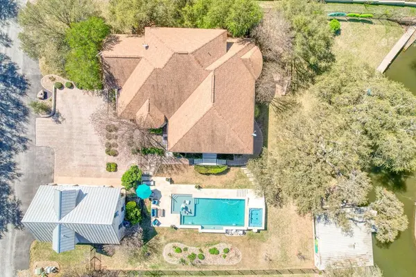 120 Sleepy Oaks Drive, Kingsland, TX 78639