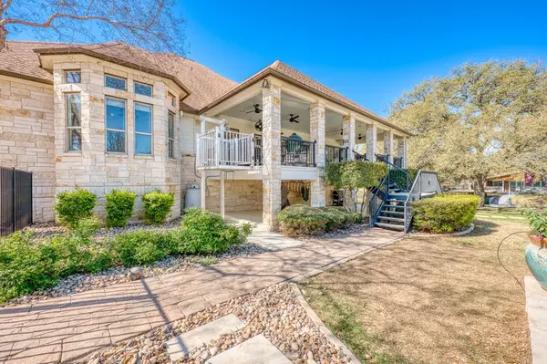 120 Sleepy Oaks Drive, Kingsland, TX 78639