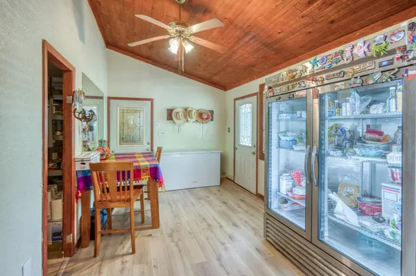 305 S N AVE, Marble Falls, TX 78654-6115