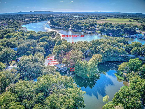 1336 S Lakeside DR, Kingsland, TX 78639