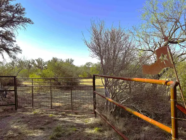 4064 County Road 104, Llano, TX 78643