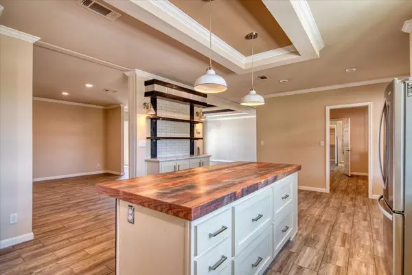 241 E Flag Creek Ranch RD, Llano, TX 78643
