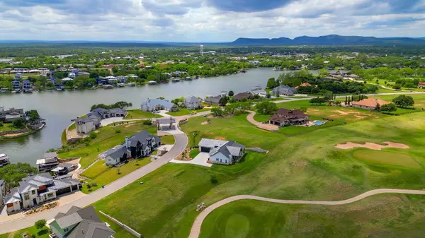 112 Legendary Estates Dr, Kingsland, TX 78639