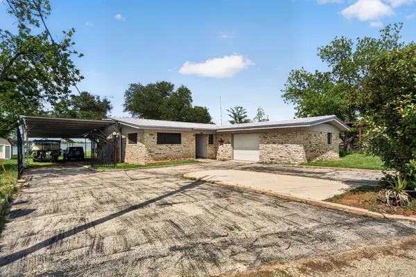 704 Golden Beach Dr, Buchanan Dam, TX 78609