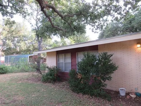 110 W Lakecrest DR, Bluffton, TX 78607