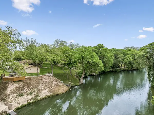 900 Boenig ST, Seguin, TX 78155