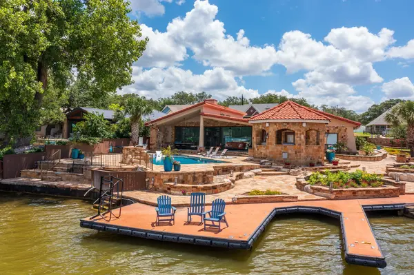136 Hidden Oaks Dr, Kingsland, TX 78639