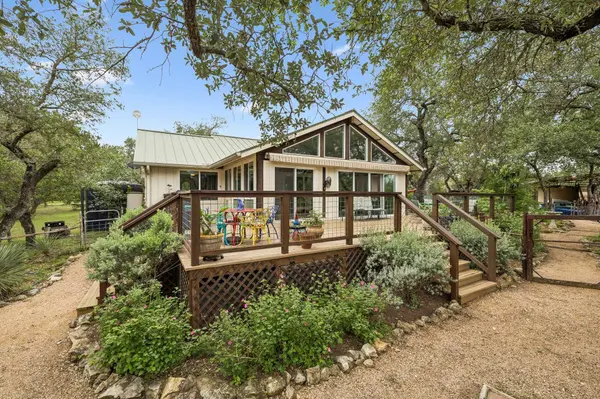 300 Bluff RD, Spicewood, TX 78669