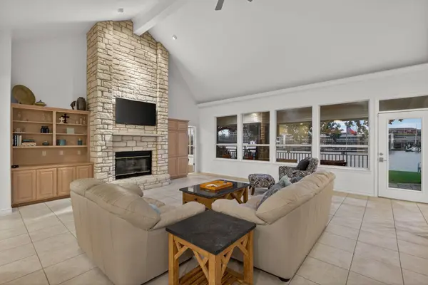 909 Red Sails dr, Horseshoe Bay, TX 78657