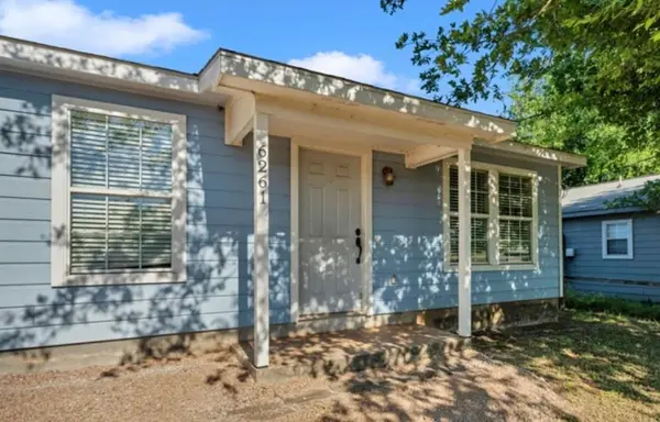 6261 River Oaks Dr, Kingsland, TX 78639