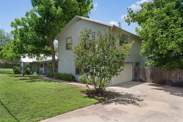 6448 River Oaks DR, Kingsland, TX 78639