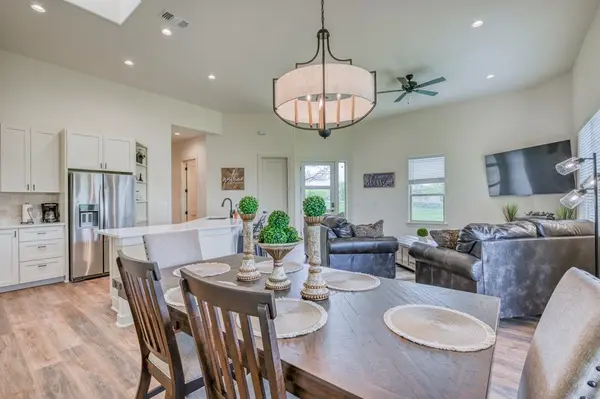 302 Parallel CIR, Horseshoe Bay, TX 78657-0000