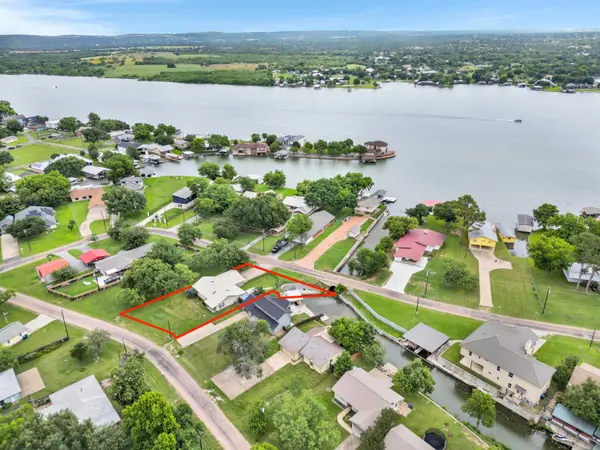 426 Circle DR, Sunrise Beach, TX 78643