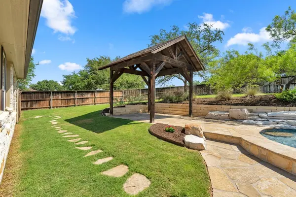 307 Shady Grove Pkwy, Burnet, TX 78611